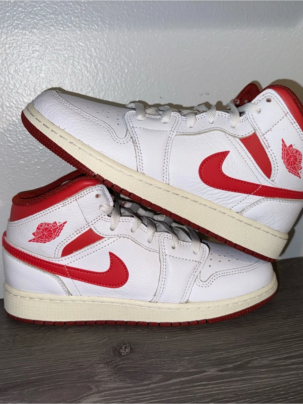 Air Jordan 1 Mid SE Kids White/Red Sneakers Size 6Y New In Box Back To School